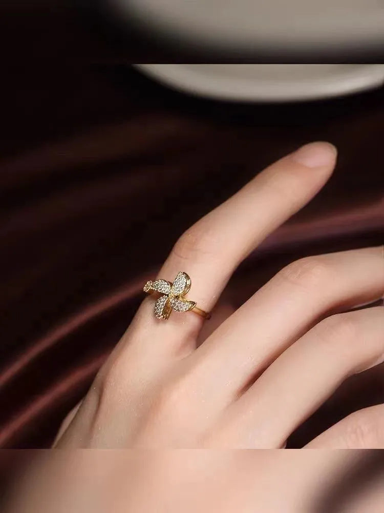 Gold and silver rotating windmill ring with geometric design
