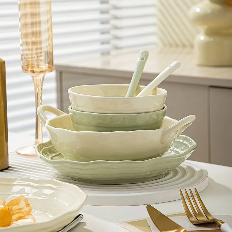 Seven-piece solid colour ceramic tableware set in a gift box.