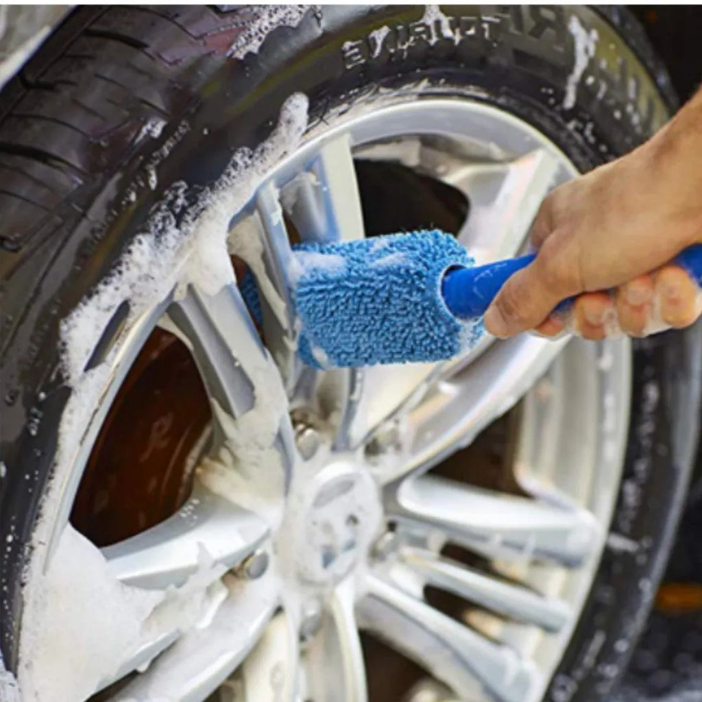 Microfiber car tyre brush with long handle for cleaning alloy wheels