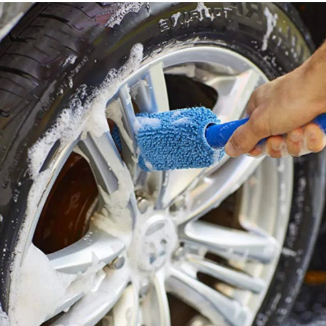 Microfiber car tyre brush with long handle for cleaning alloy wheels