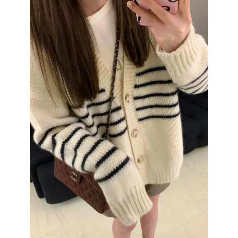 Collar button cardigan in polyester knit with 3D pattern and Japanese Korean casual styling