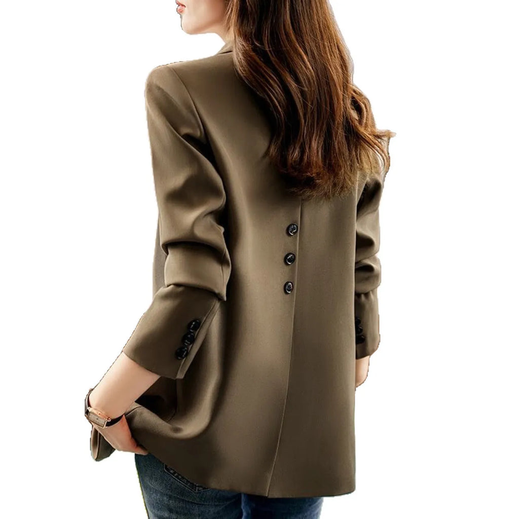 Women's split casual mid-length tailored suit top with three-dimensional pattern, long sleeves, in green colour on model