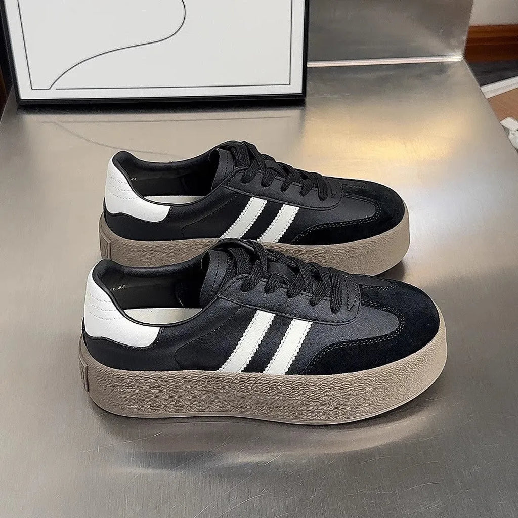 Women's vintage distressed leather sneakers with round toe and lace-up design in beige colour