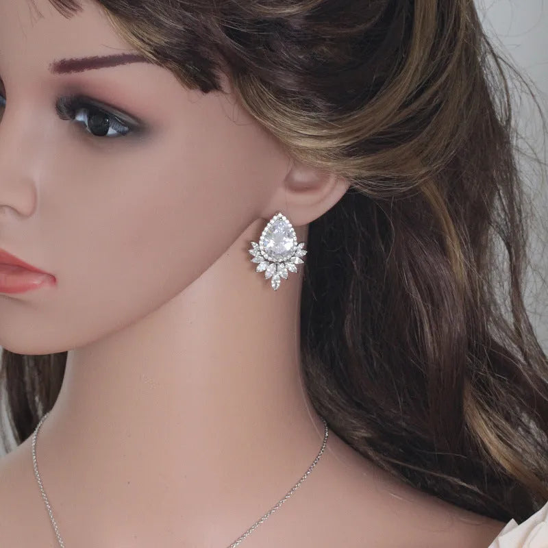 Bridal banquet jewellery chain set showing necklace and bracelet in blue, red, or white options