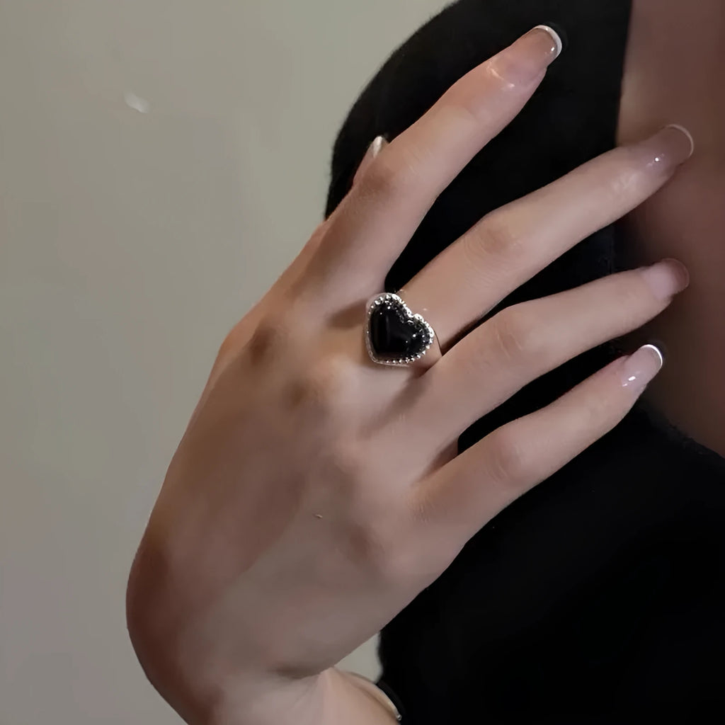 S925 sterling silver ring with black agate heart design and adjustable opening