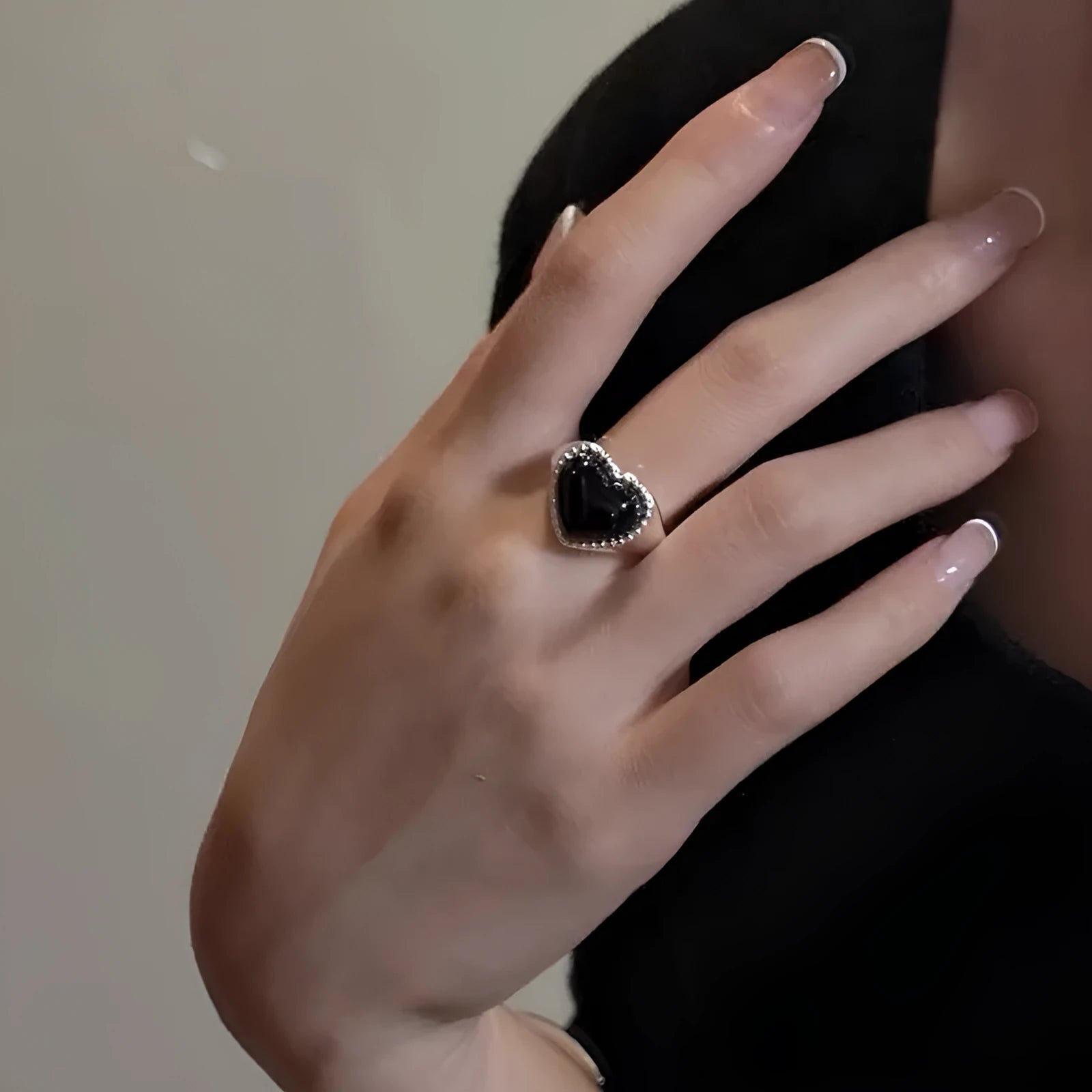 S925 sterling silver ring with black agate heart design and adjustable opening