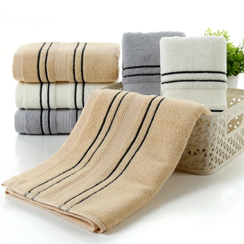 White 100% cotton jacquard towel set with 70x140cm bath towel and two 34x74cm hand towels