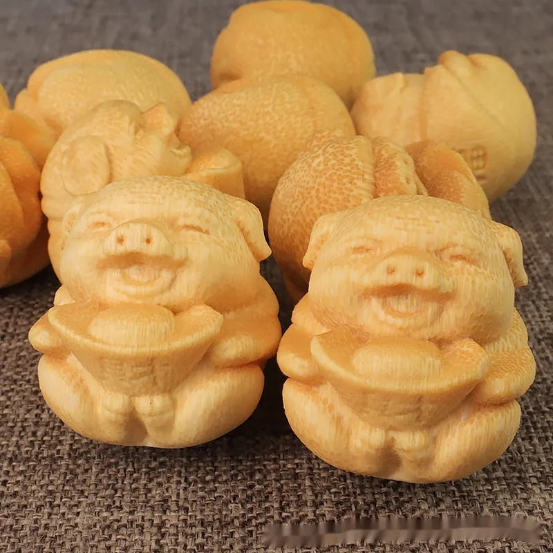Solid bamboo Fulu pig carving ornament measuring 4cm tall with 3.5cm diameter in cute style