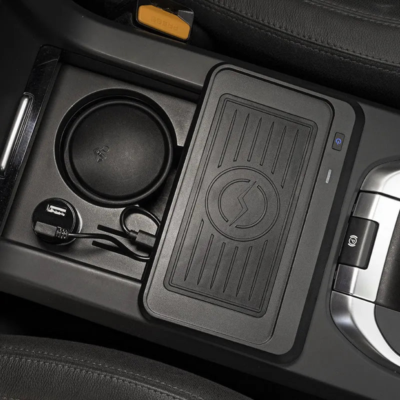 Land Rover Discovery God Line wireless charger, fast charging, CE FCC RoHS certified, black
