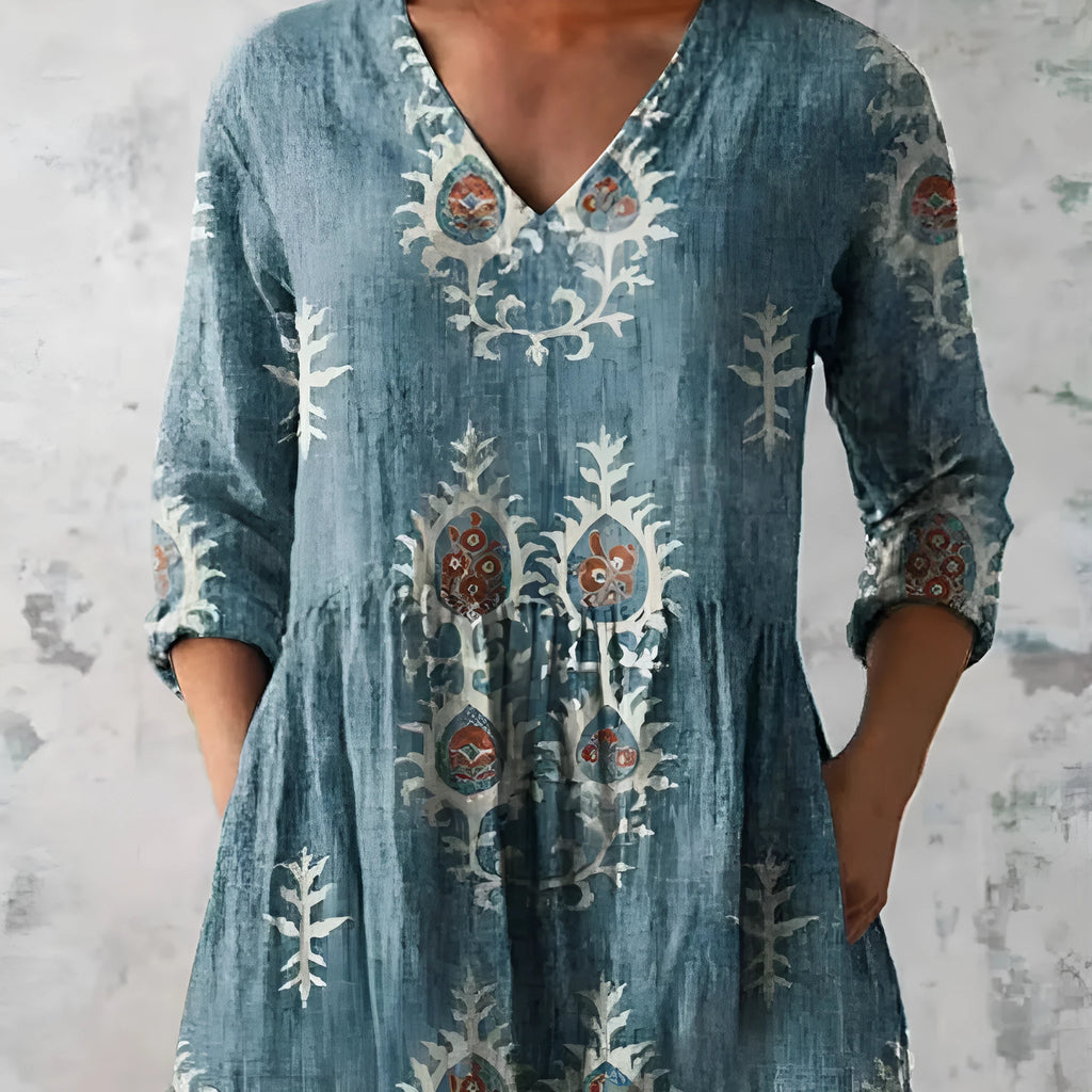 Women's printed loose dress with 3/4 sleeves and wide waist in colourful pattern