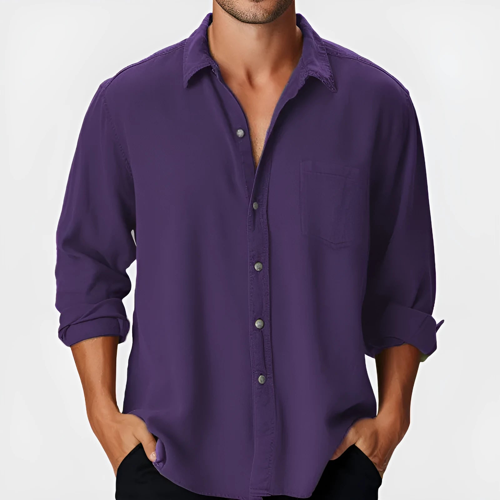 Man wearing a pure colour long-sleeve holiday shirt with a stand collar in a loose fit.