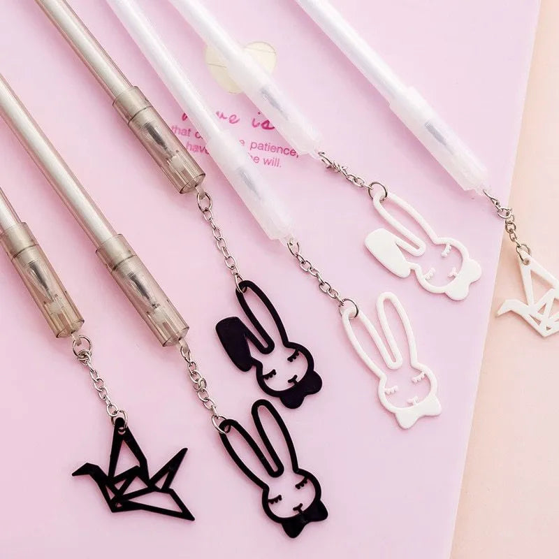 Gel pen with paper crane or rabbit pendant, 0.38mm tip, 17cm plastic construction
