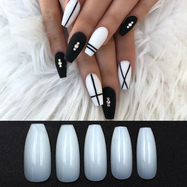 500 clear ABS false nails in 10 different sizes, laid out for professional or home manicure application
