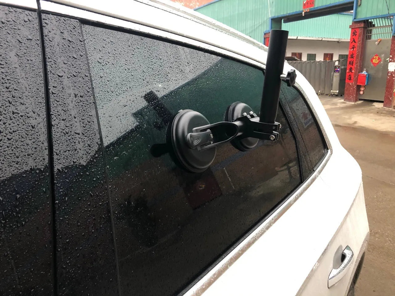 Black off-road car sucker base for flagpole mounting with round suction cup