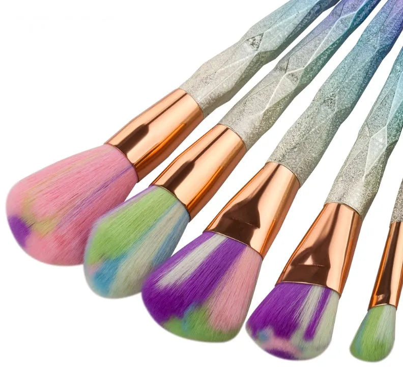 7-piece makeup brush set with nylon bristles, long handles, and compact 17.5 x 10 x 2 cm size