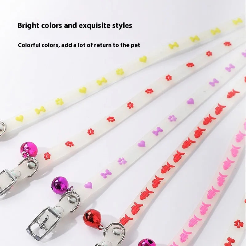 Cat wearing luminous collar with glow-in-the-dark paw print design on adjustable 29cm silicone chain