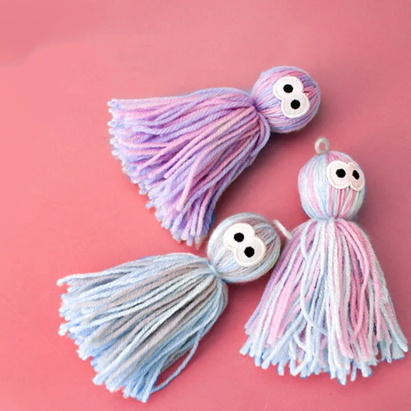 10x13x4cm wool ball cat toy with grinding teeth and hanging loop in blue-grey colour