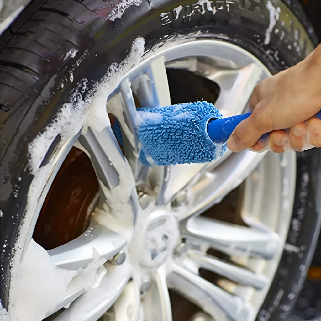Microfiber car tyre brush with long handle for cleaning alloy wheels