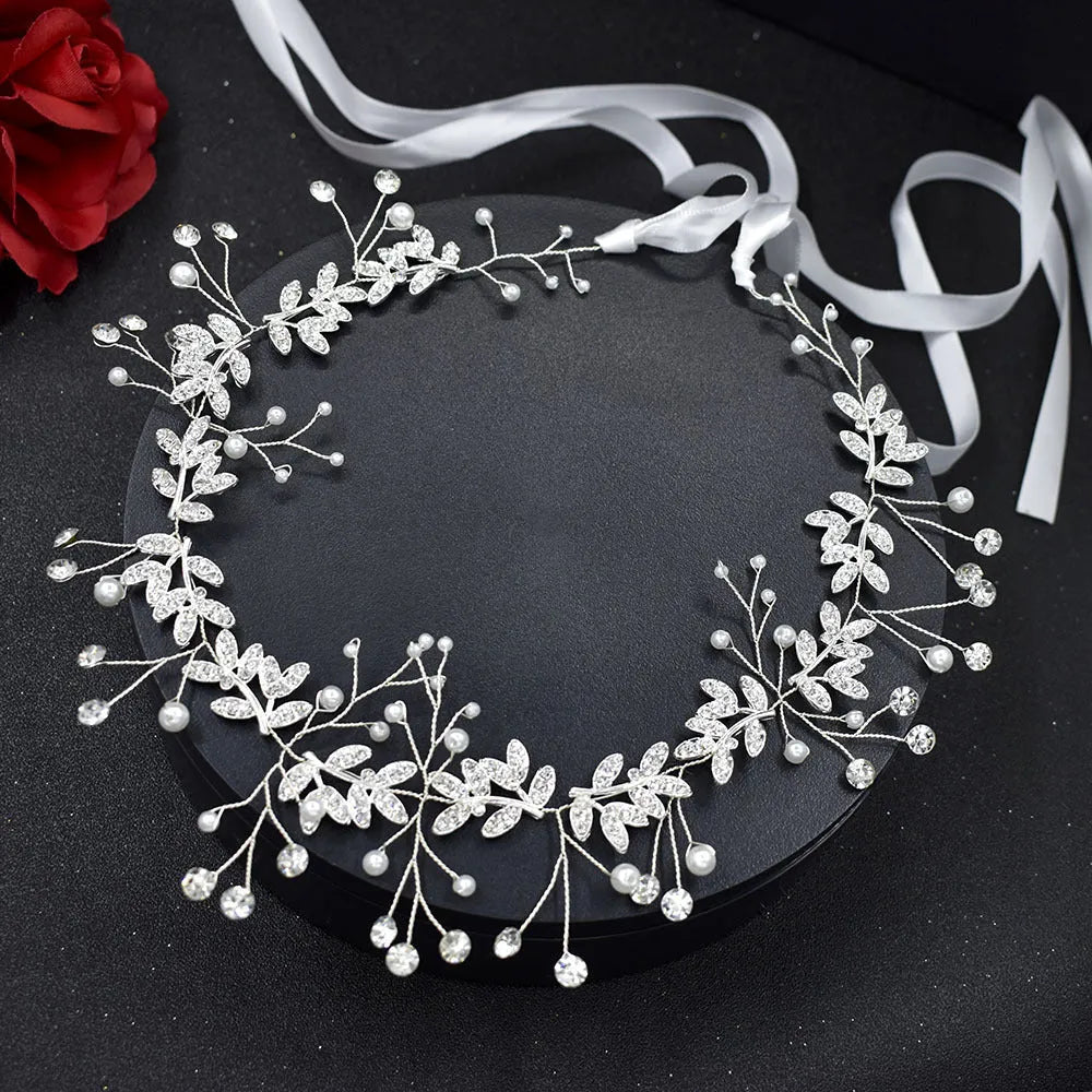 Bridal hair band with rhinestone accents on a wave-shaped alloy frame in silver and gold colours
