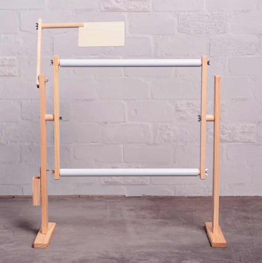 Vertical desktop cross stitch frame in solid pine wood with adjustable height mechanism