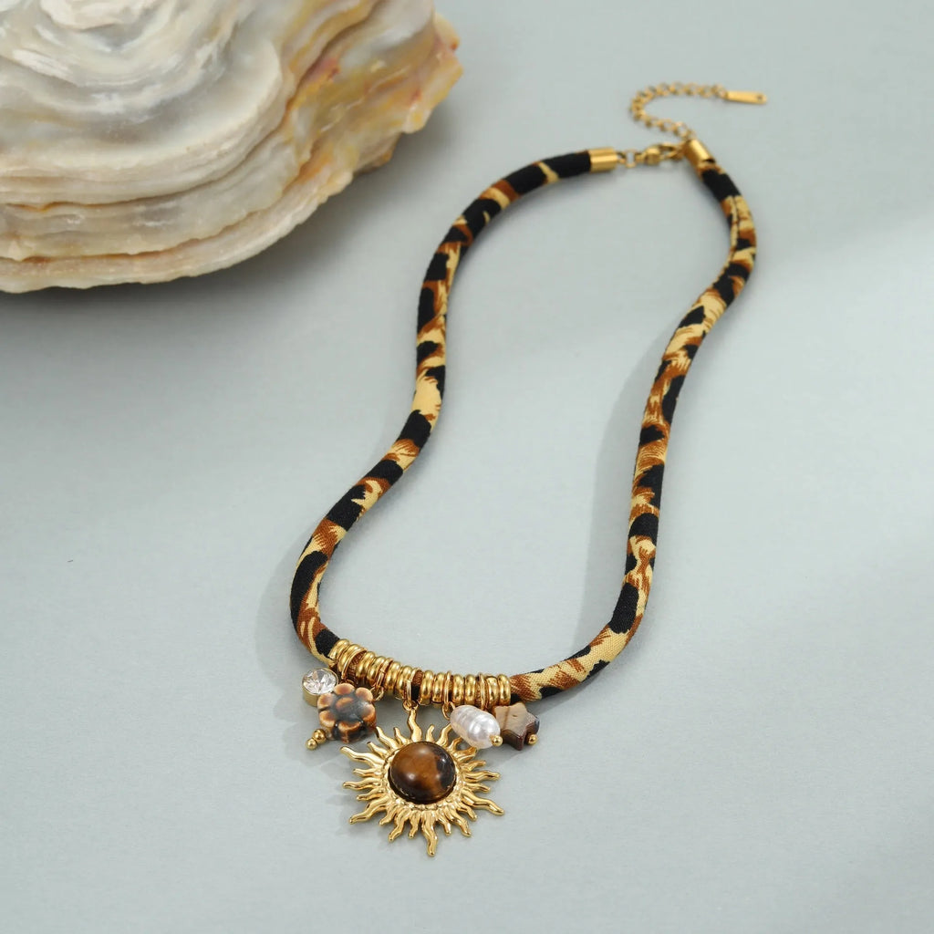 Women's stainless steel necklace with geometric pendant on adjustable 41-50cm chain
