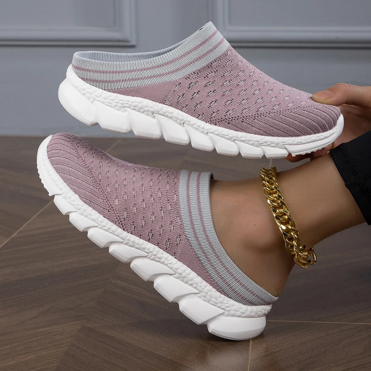 Women's black Flyknit semi-slipper shoe with striped pattern and raised sole