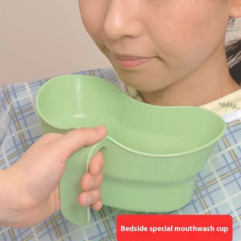 Green plastic gargle cup for bedridden elderly oral hygiene assistance