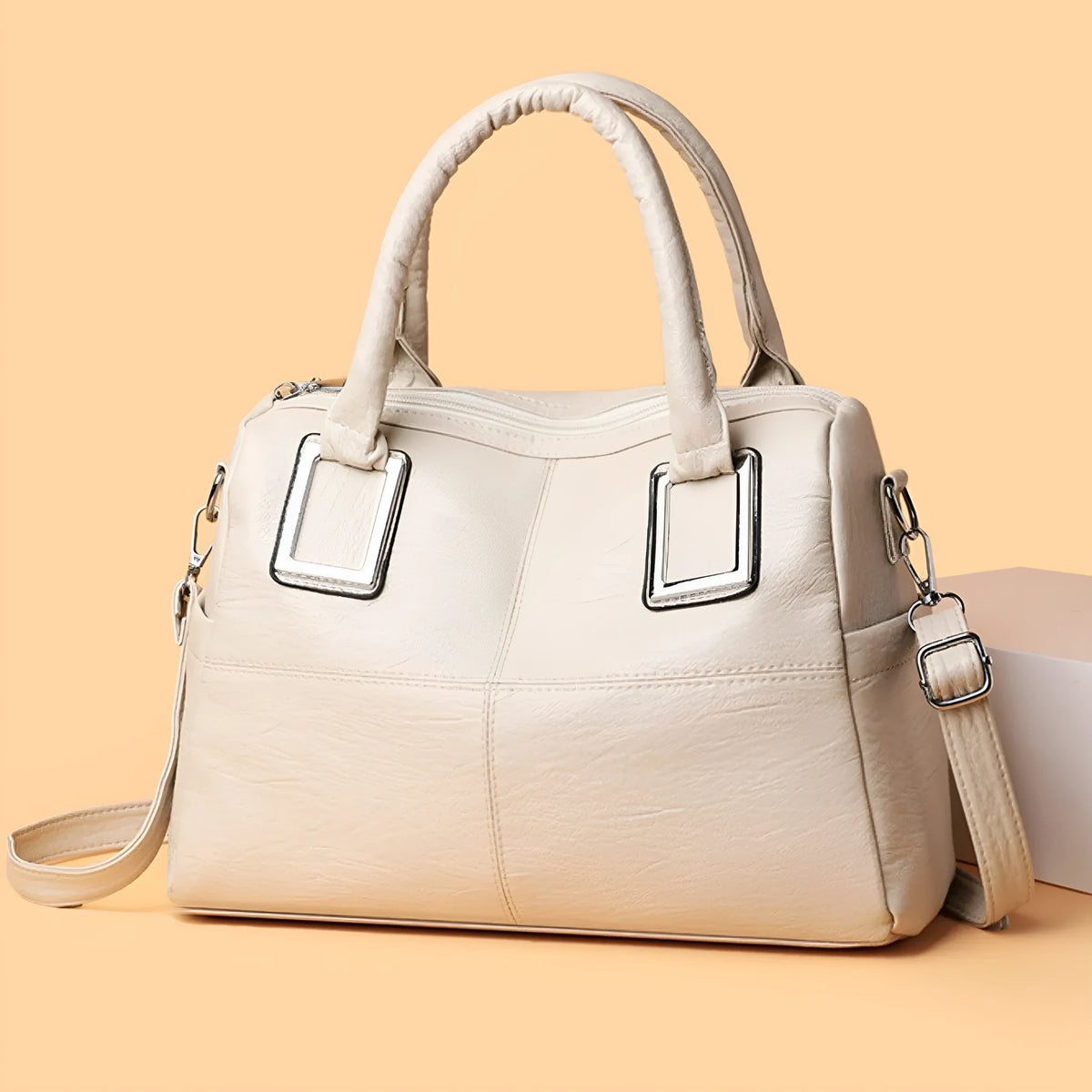 Women's practical shoulder bag in horizontal square shape with large capacity interior