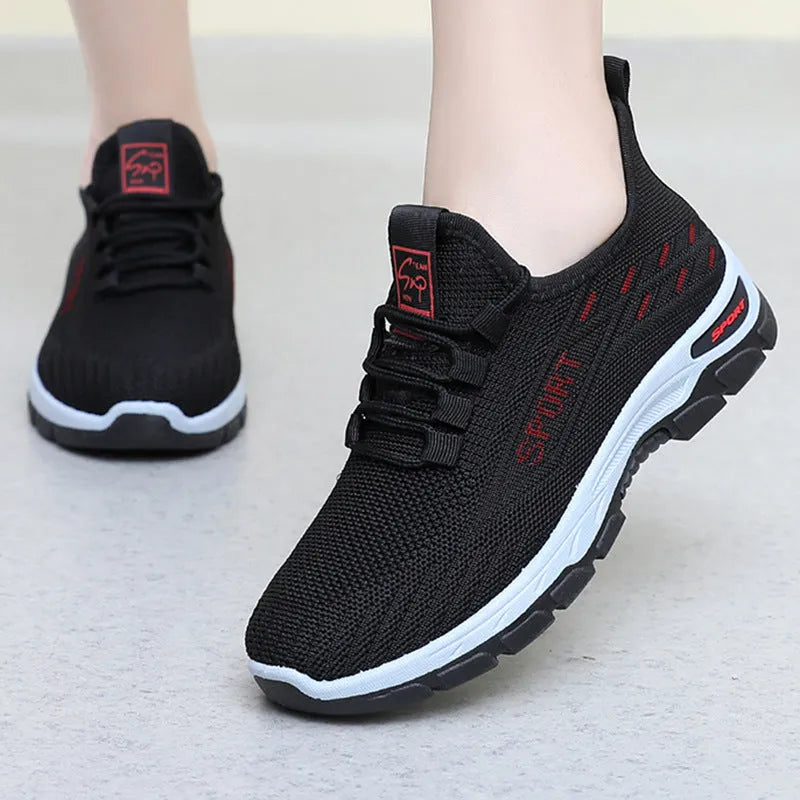 Casual low-top sneakers with PVC soles in various colours for men and women
