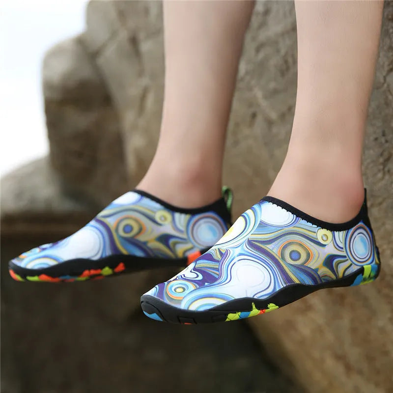 Beach wading shoes for men and women in blue, made from Lycra fabric with an EVA midsole.