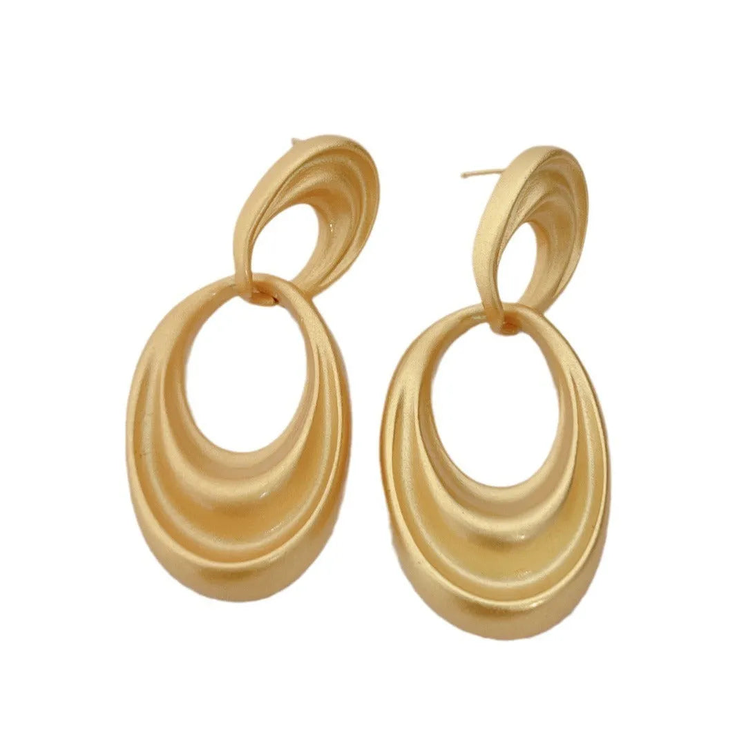Double circle French retro earrings in plain gold finish with copper construction
