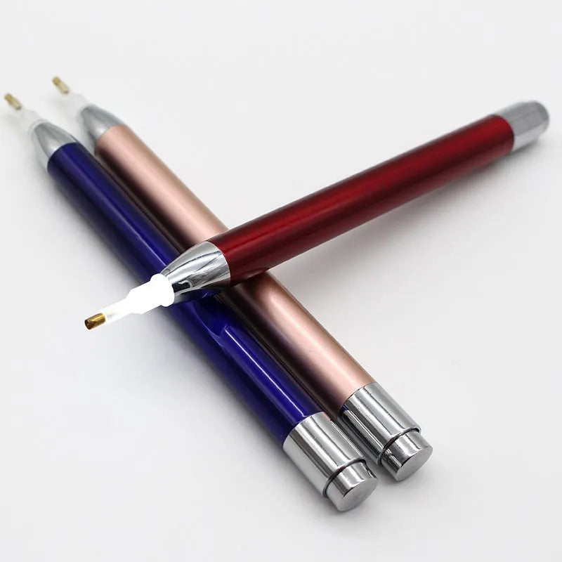 Luminous diamond painting drill pen in aluminium alloy with gold, red, or blue tip