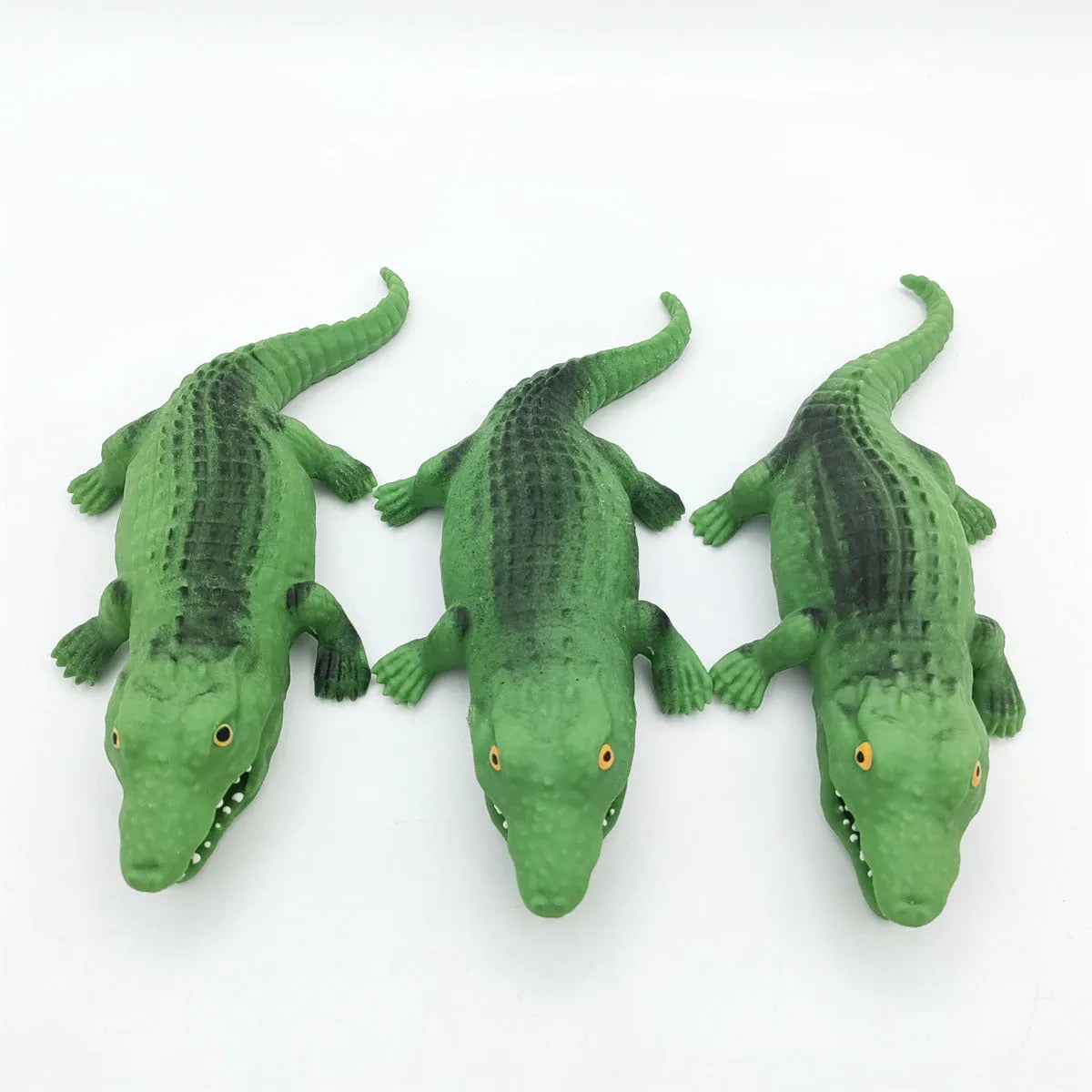 TPR crocodile shaping sand toy in Crocodile colour, single-pack interactive decompression toy for grasping practice