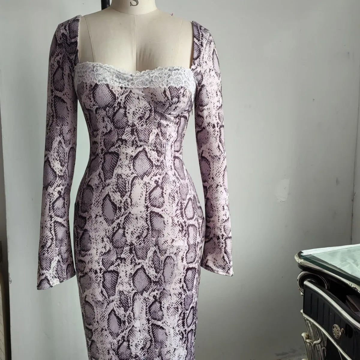 Grey women's slim fit digital printed lace dress with A-line skirt and long sleeves
