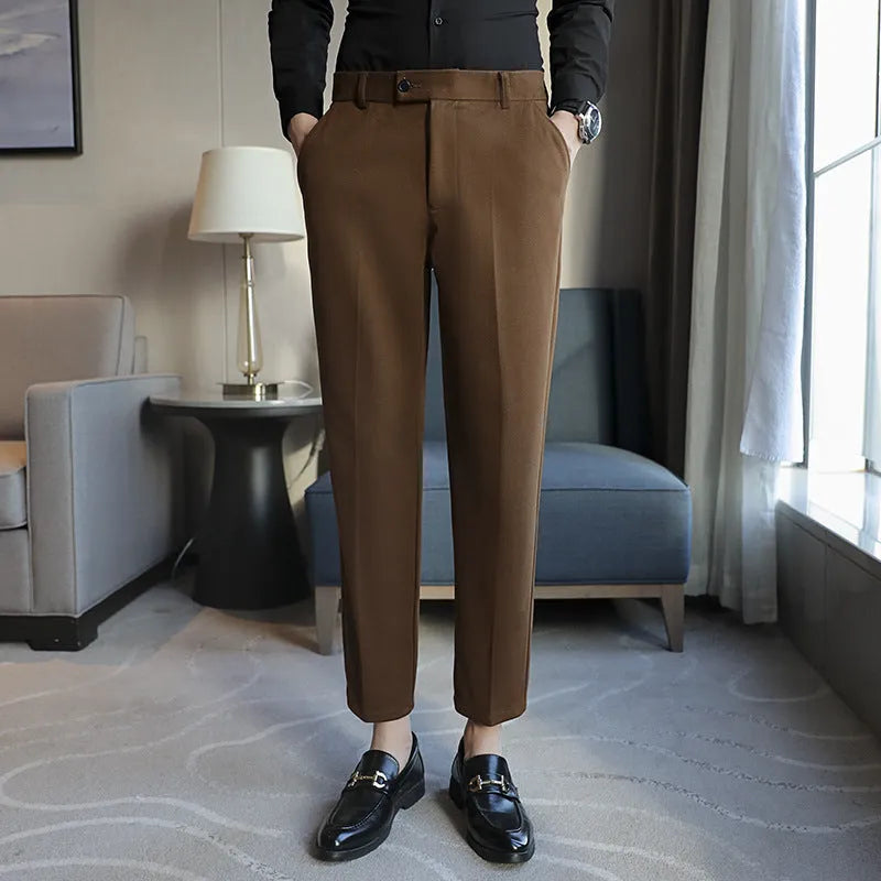 Men's straight fit corduroy trousers in Retro Brown colour with elastic waistband.