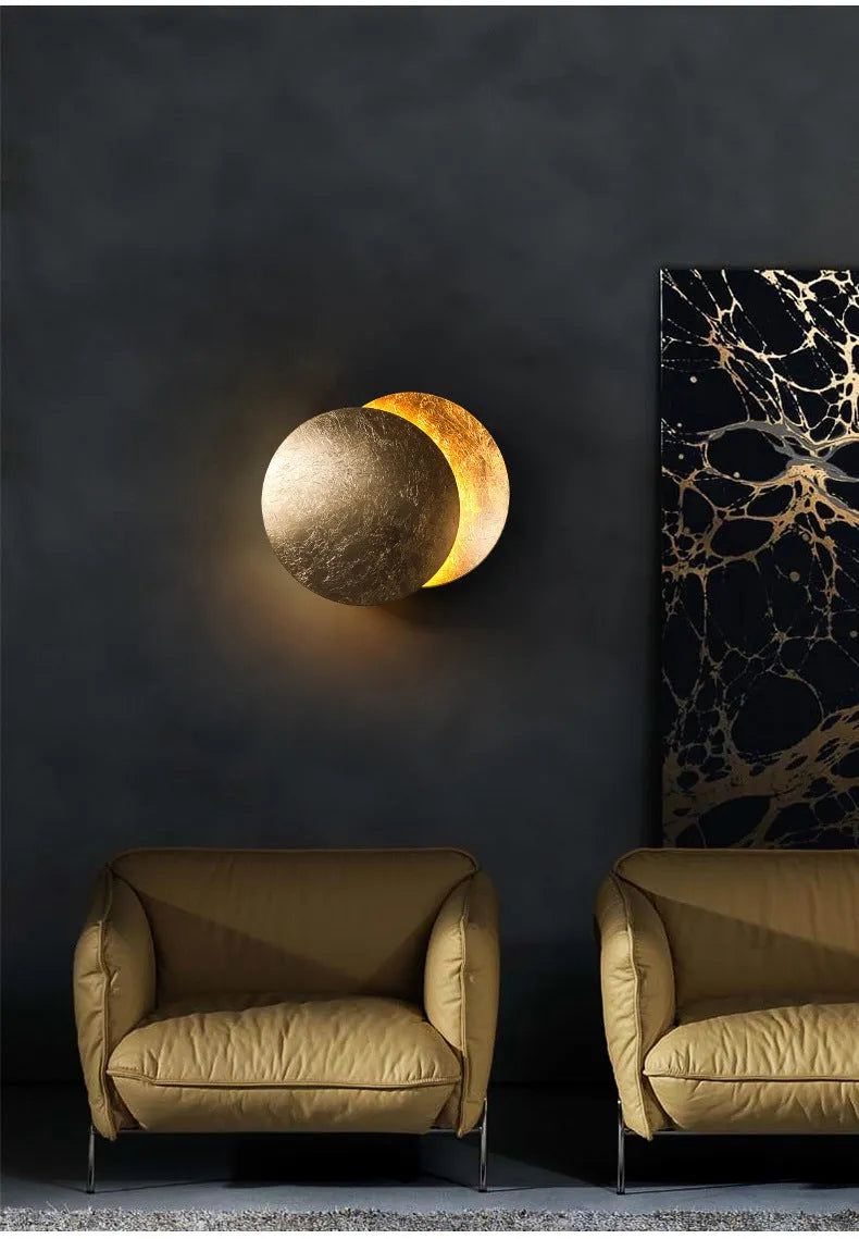 Modern minimalist aluminium night light in black and gold for aisle stair bedroom use
