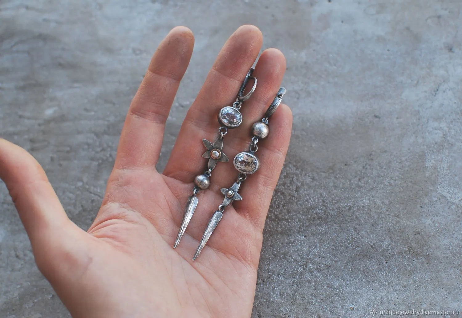 Hesheng antique silver geometric long pendant earrings with rhinestone XINGX design.