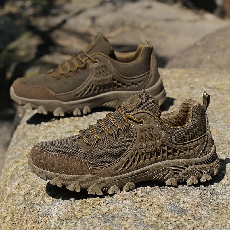 Men's khaki hiking shoes with non-slip platform sole and PU mesh upper, low-top lace-up design for outdoor mountaineering