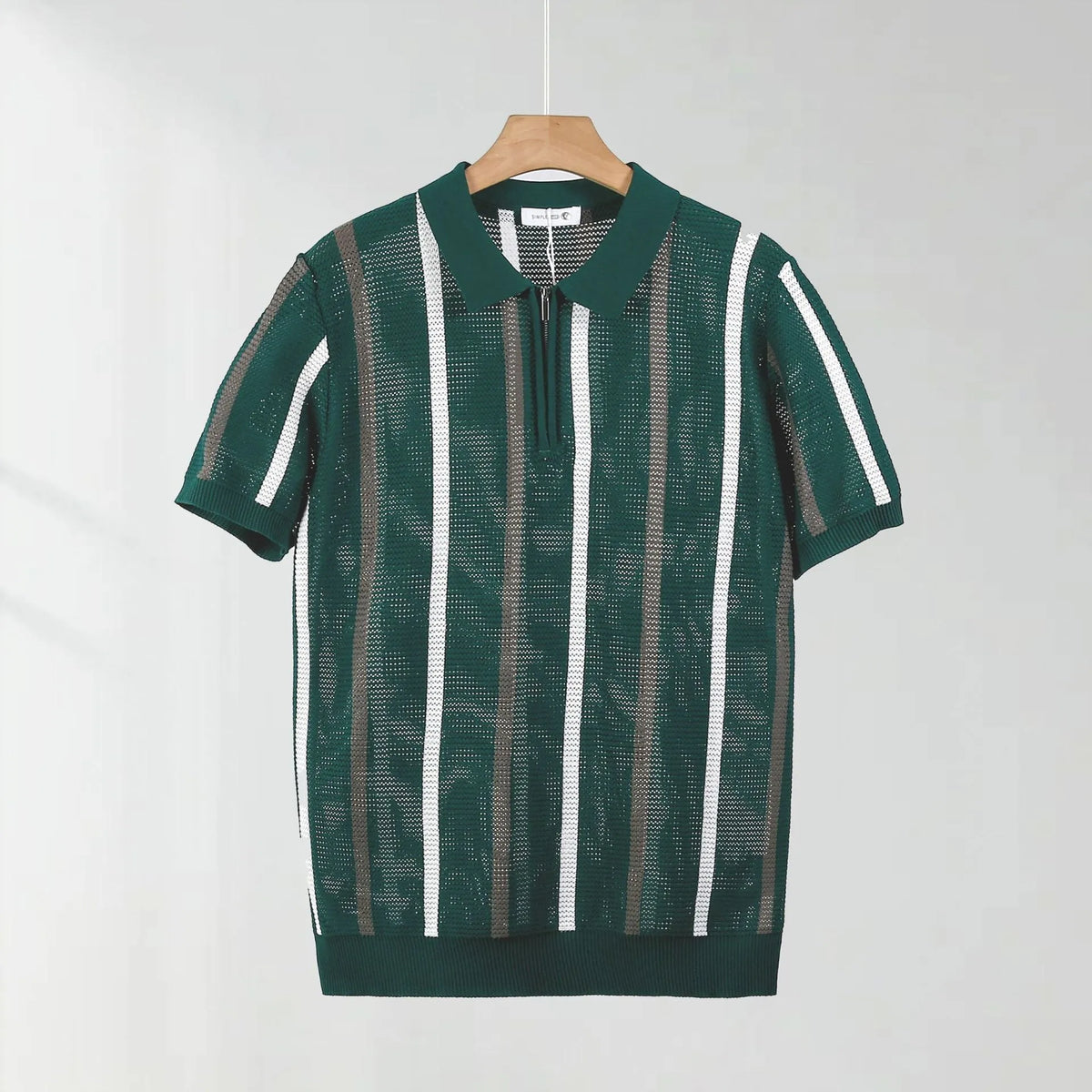 Short-sleeved loose-fit polo shirt with mesh knit fabric and zipper decorations.