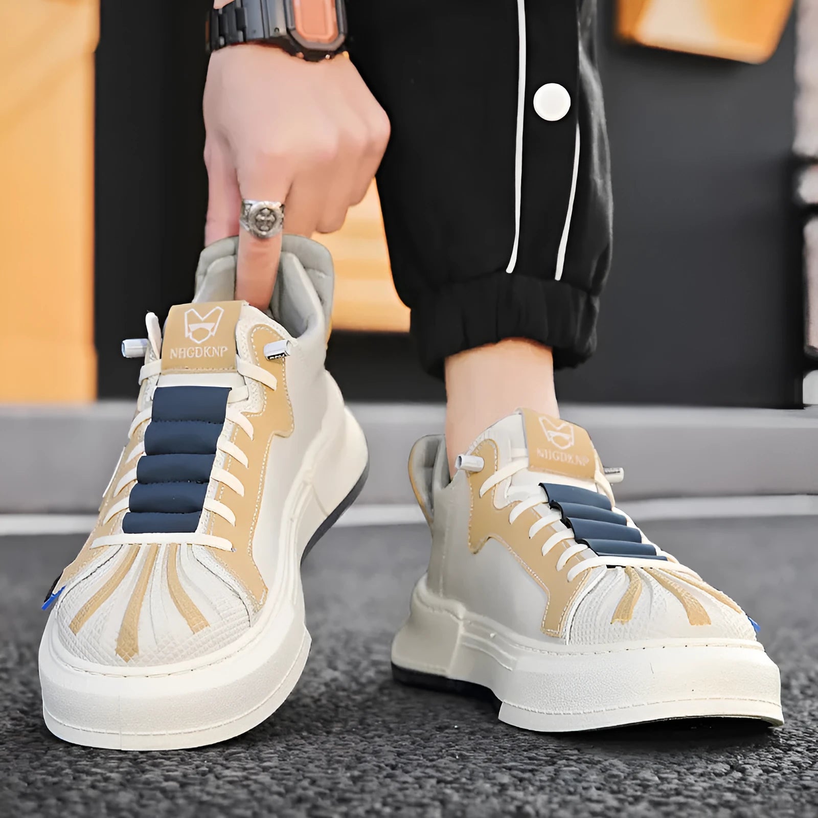 Men's beige low-top casual sneakers with elastic band and leather stitching.