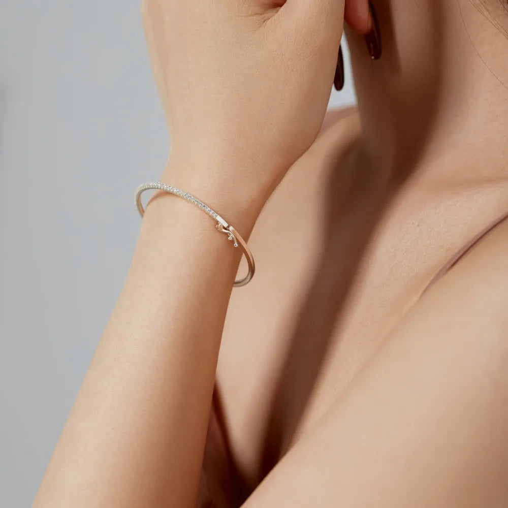 S925 sterling silver bracelet with gang drill geometric design in platinum colour on display