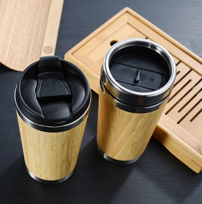 Bamboo coffee cup with stainless steel double wall, 420ml, leak-proof lid and foam pad base.