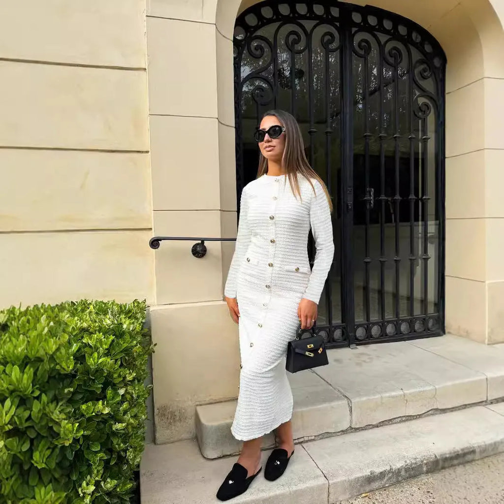 French retro slim fit knitted long-sleeved dress for women in black or white