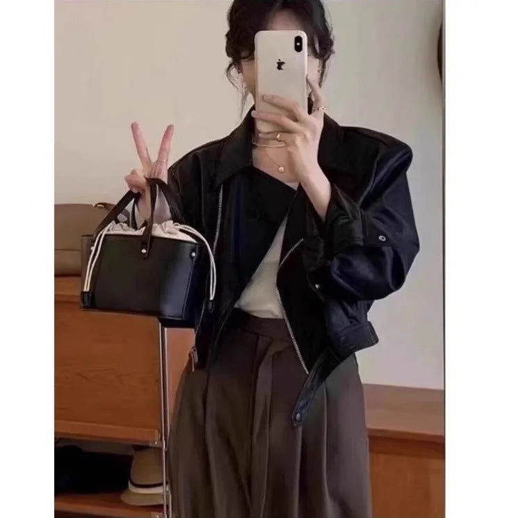 Women's brown retro slim fit leather jacket with regular sleeves and pocket details