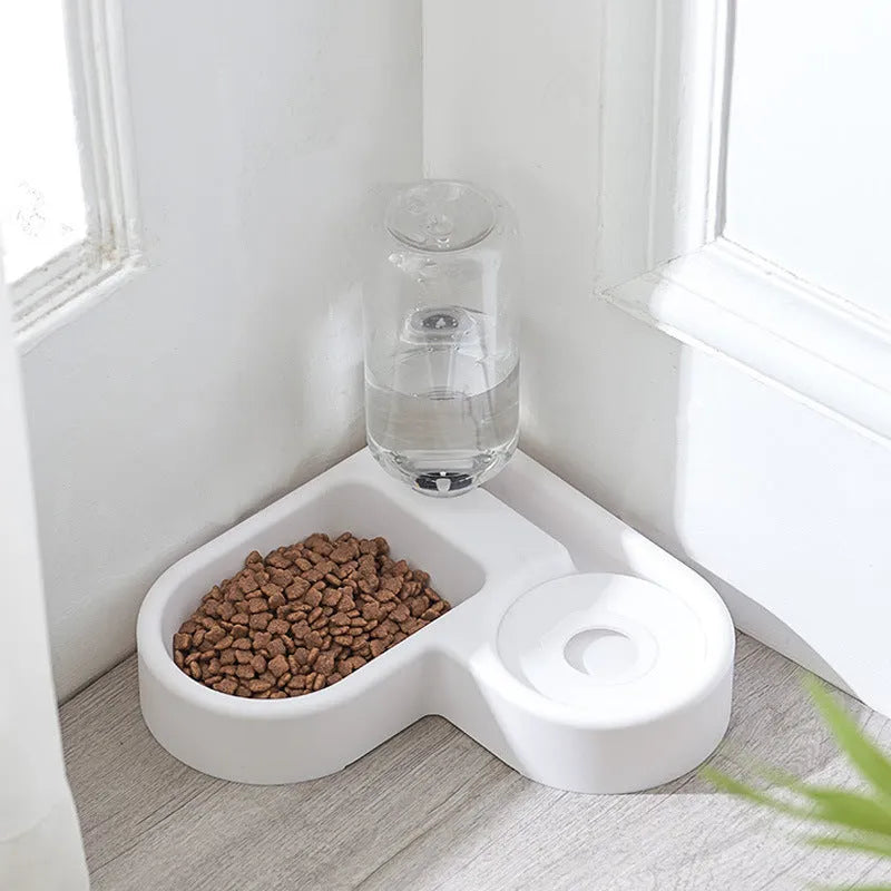 White food-grade plastic cat water fountain measuring 22x26x16cm for indoor pet hydration