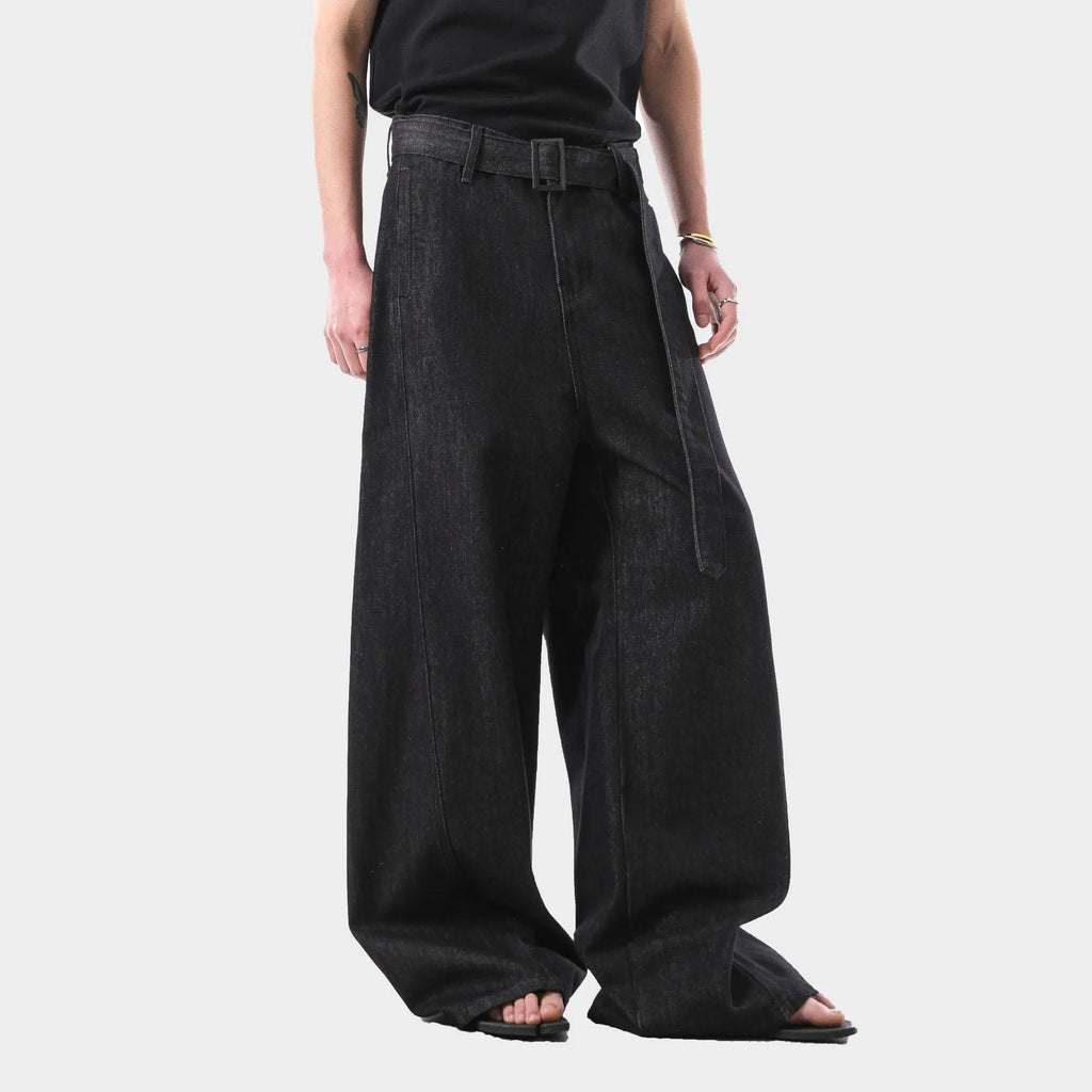 Black straight-leg jeans with high waist, gold detailing and American retro style
