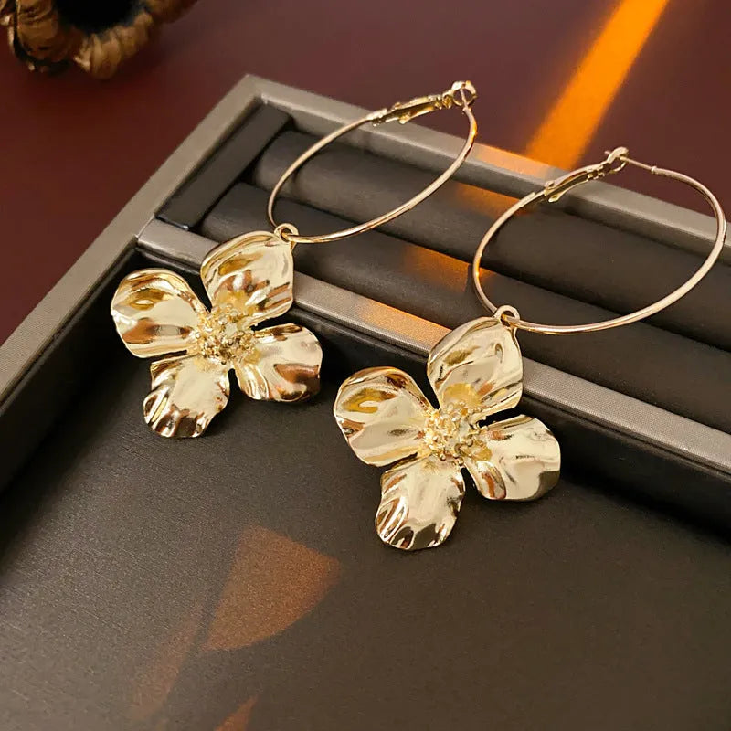 Silver needle detail flower earrings with geometric vintage design in gold or silver electroplated finish
