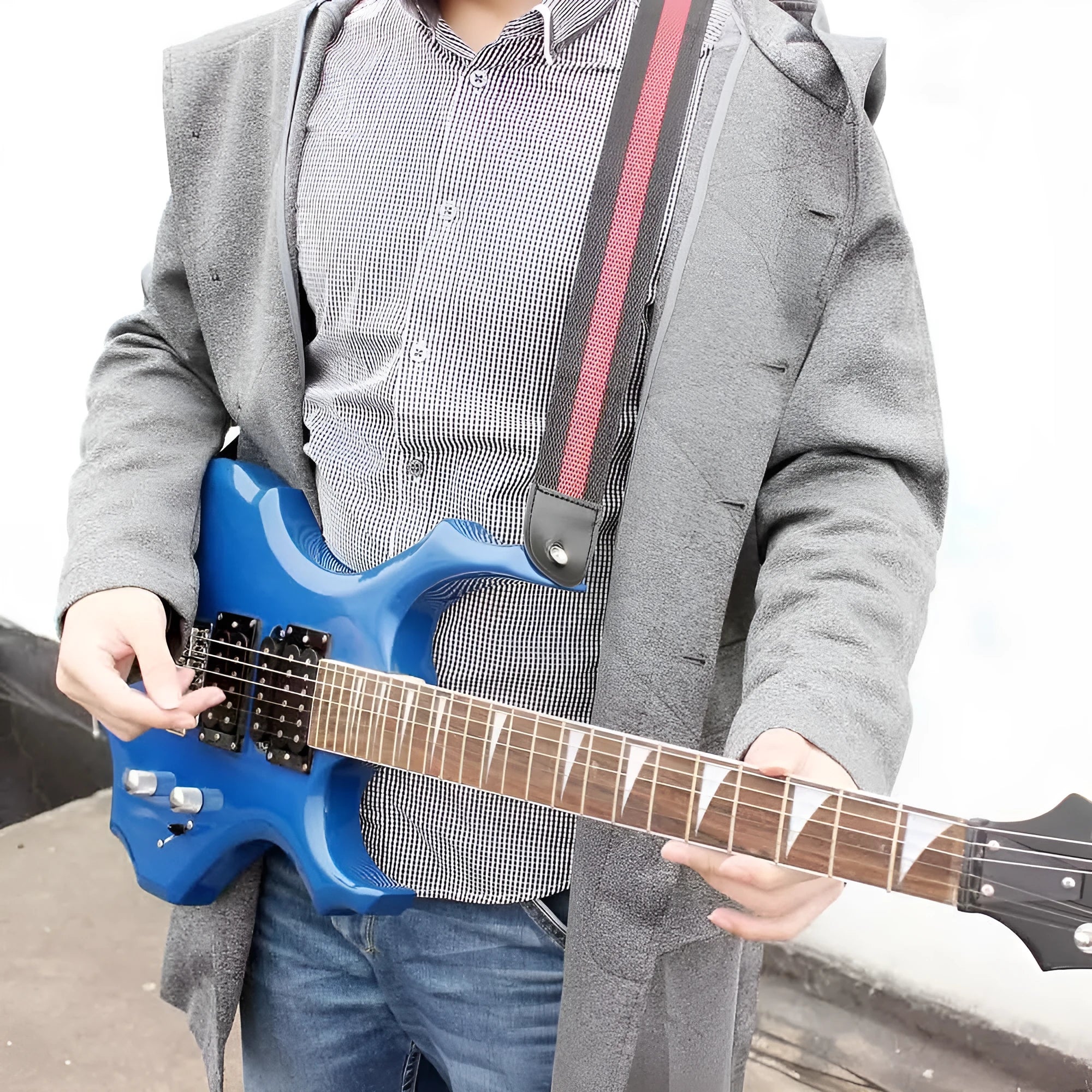 Woven crossbody guitar strap in army green colour, showing universal instrument fittings.