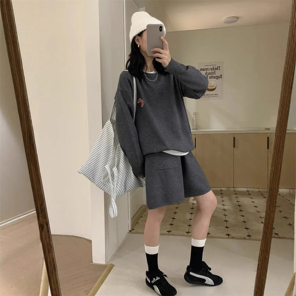 Women's milk blue casual knitted sweater and shorts suit with animal embroidery pattern