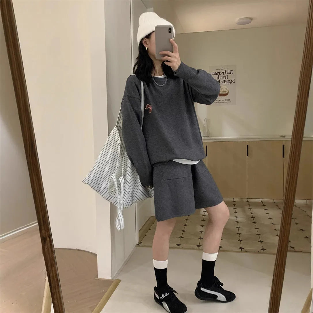Women's milk blue casual knitted sweater and shorts suit with animal embroidery pattern